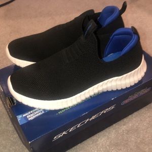 Like New Sketchers Black and White Air-Cooled Memory Foam Slip-on Sneakers Sz 4